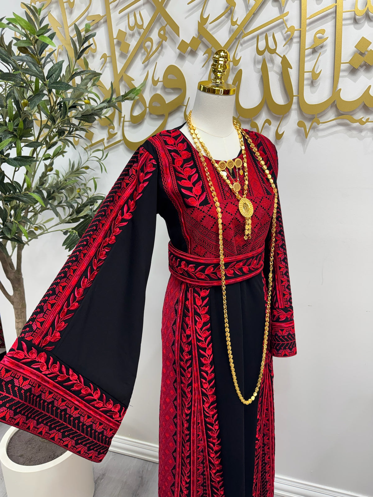 Black n Red Zeytoon Thobe