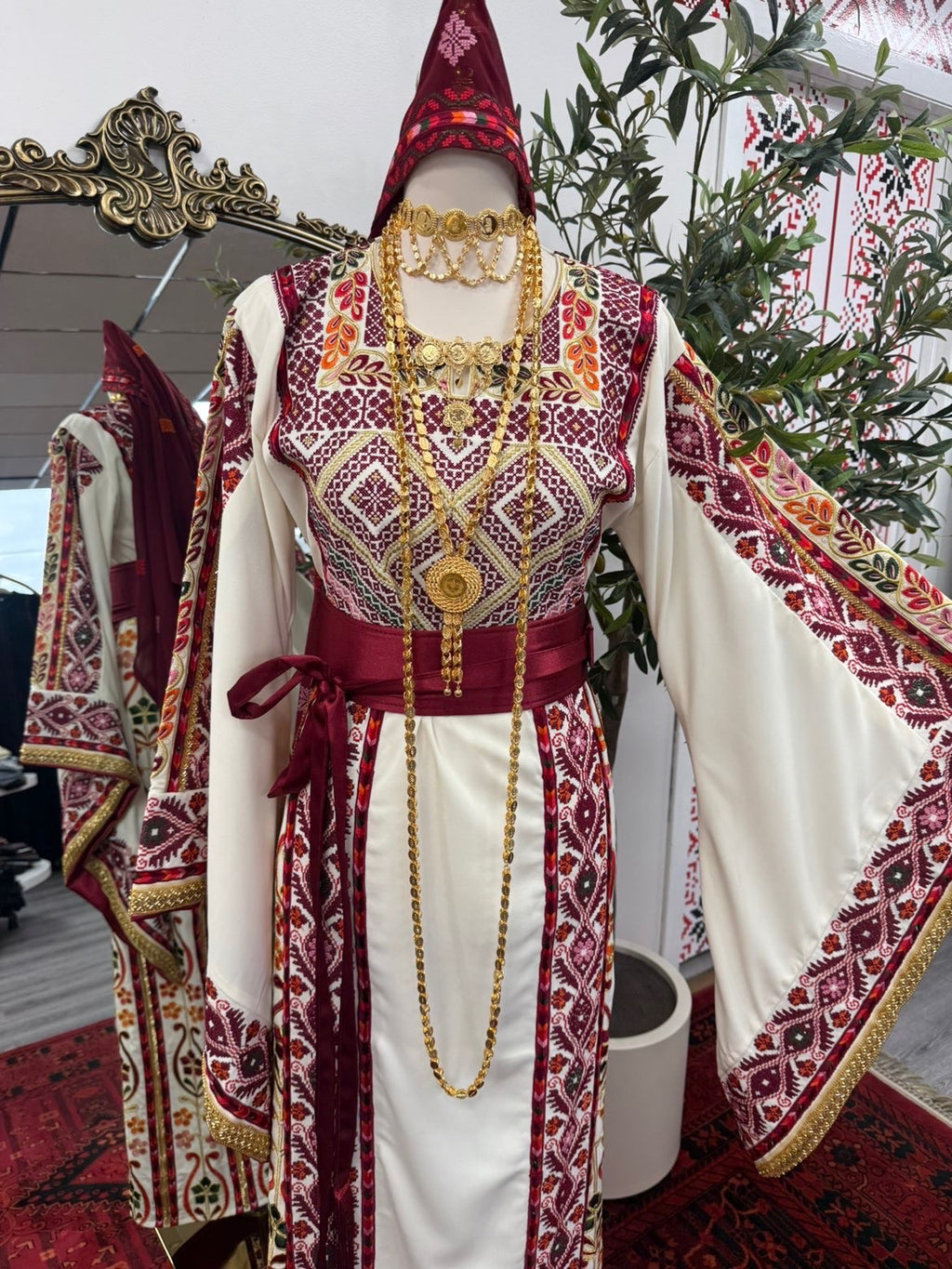Long sleeve heavy thobe with beads