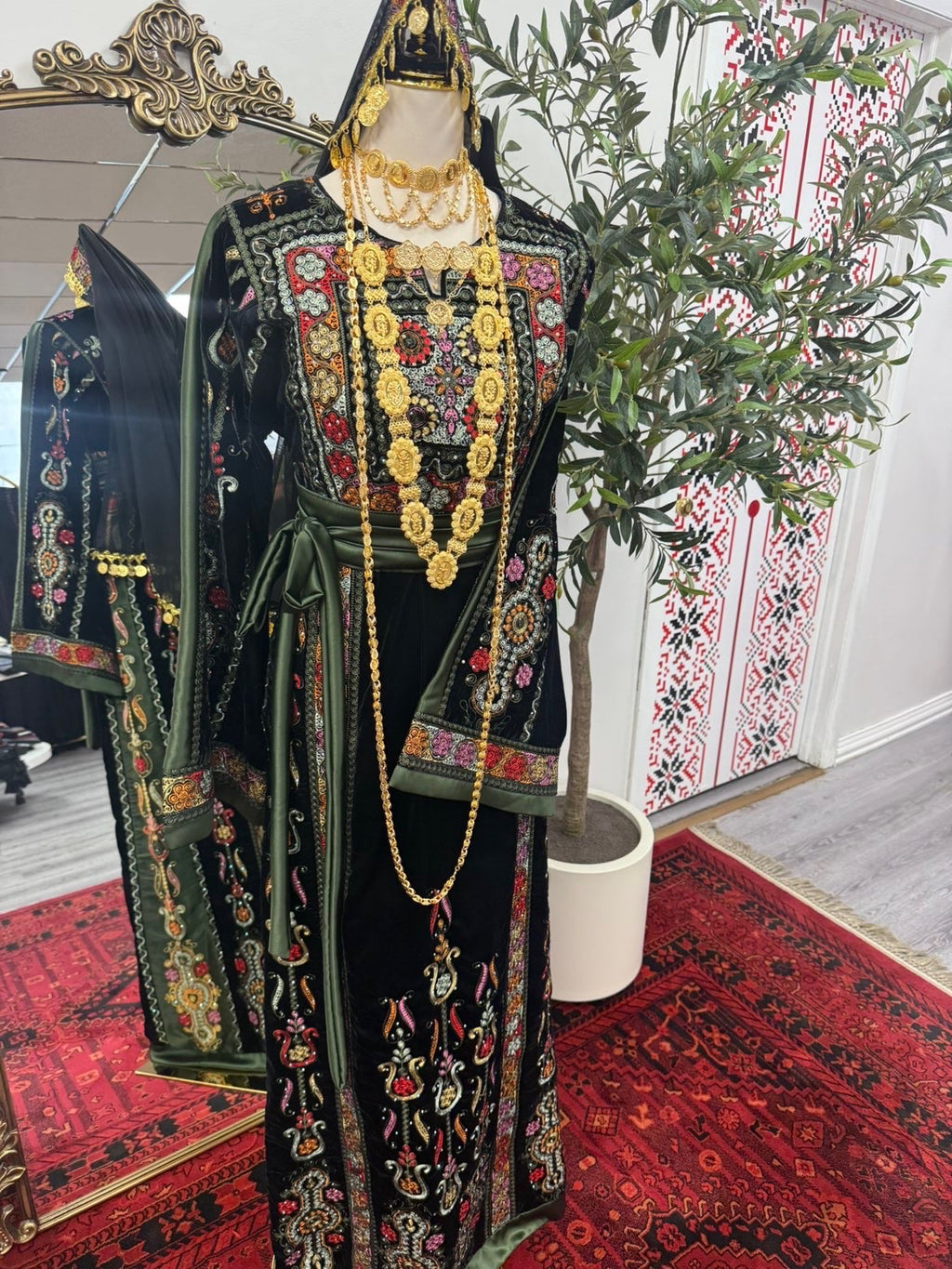 Black and green velvet malaka