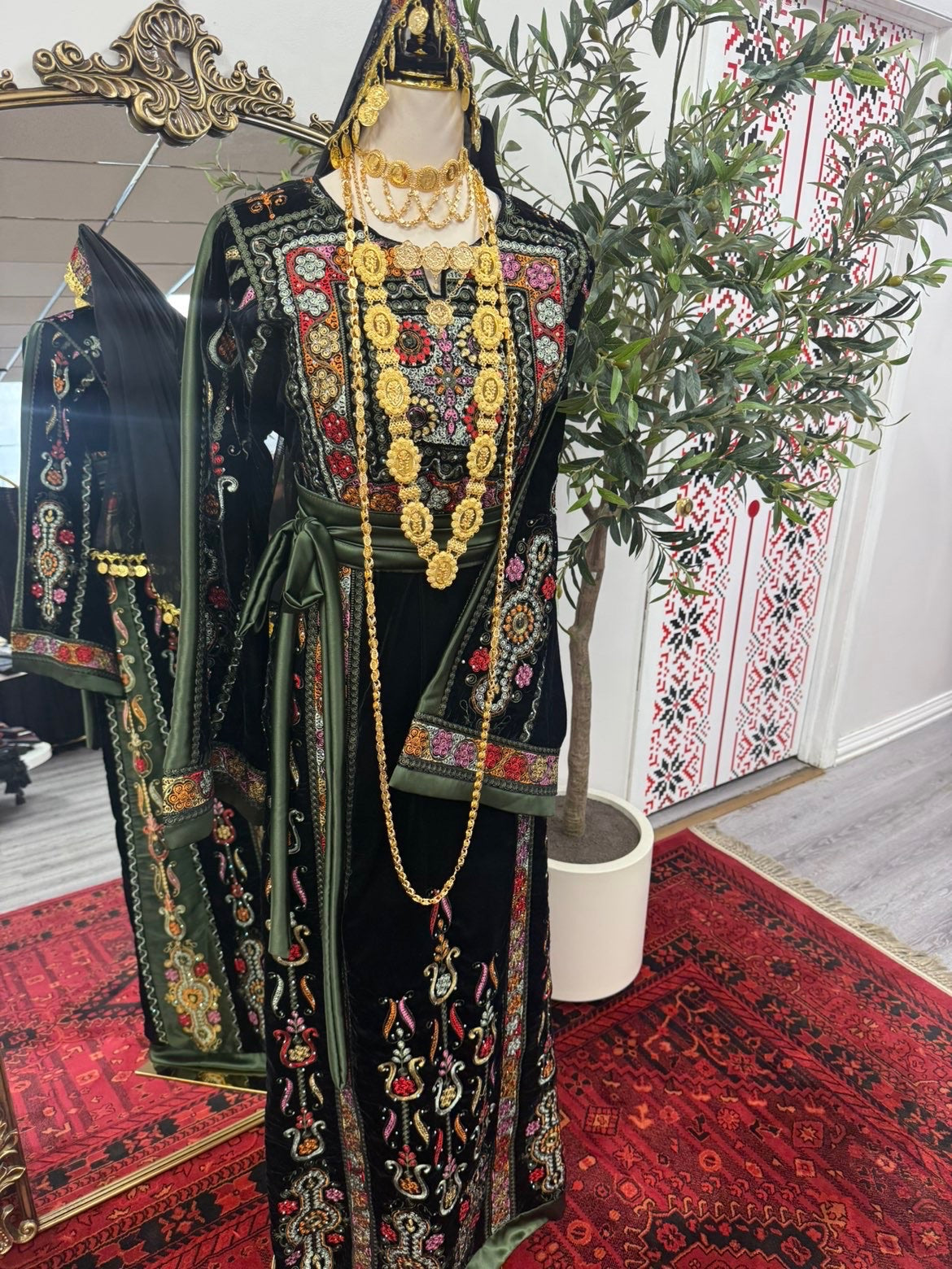 Black and green velvet malaka