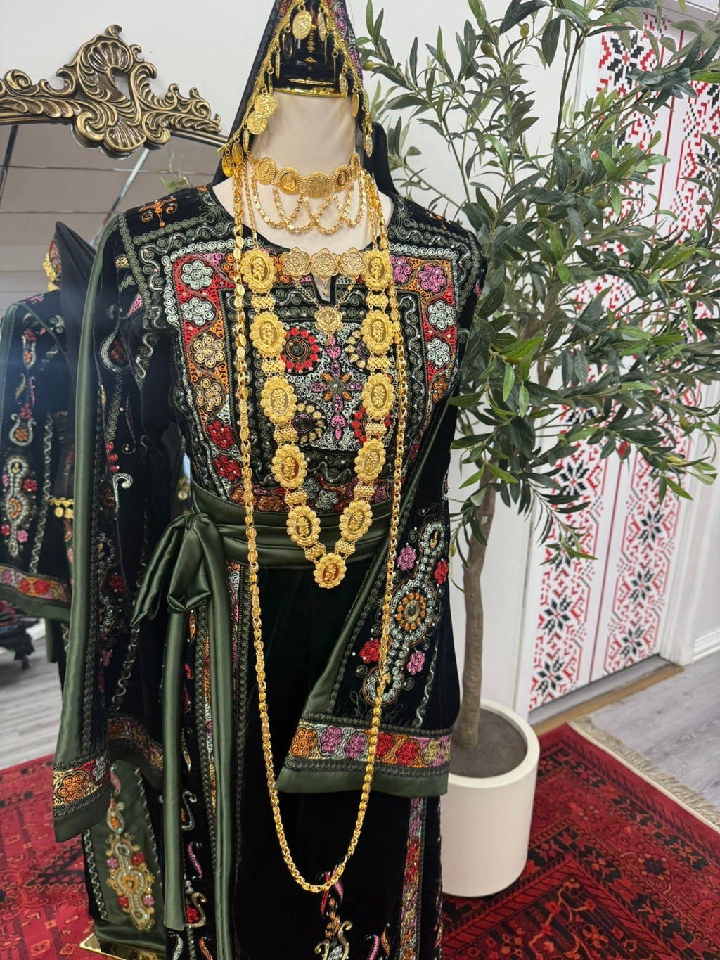 Black and green velvet malaka