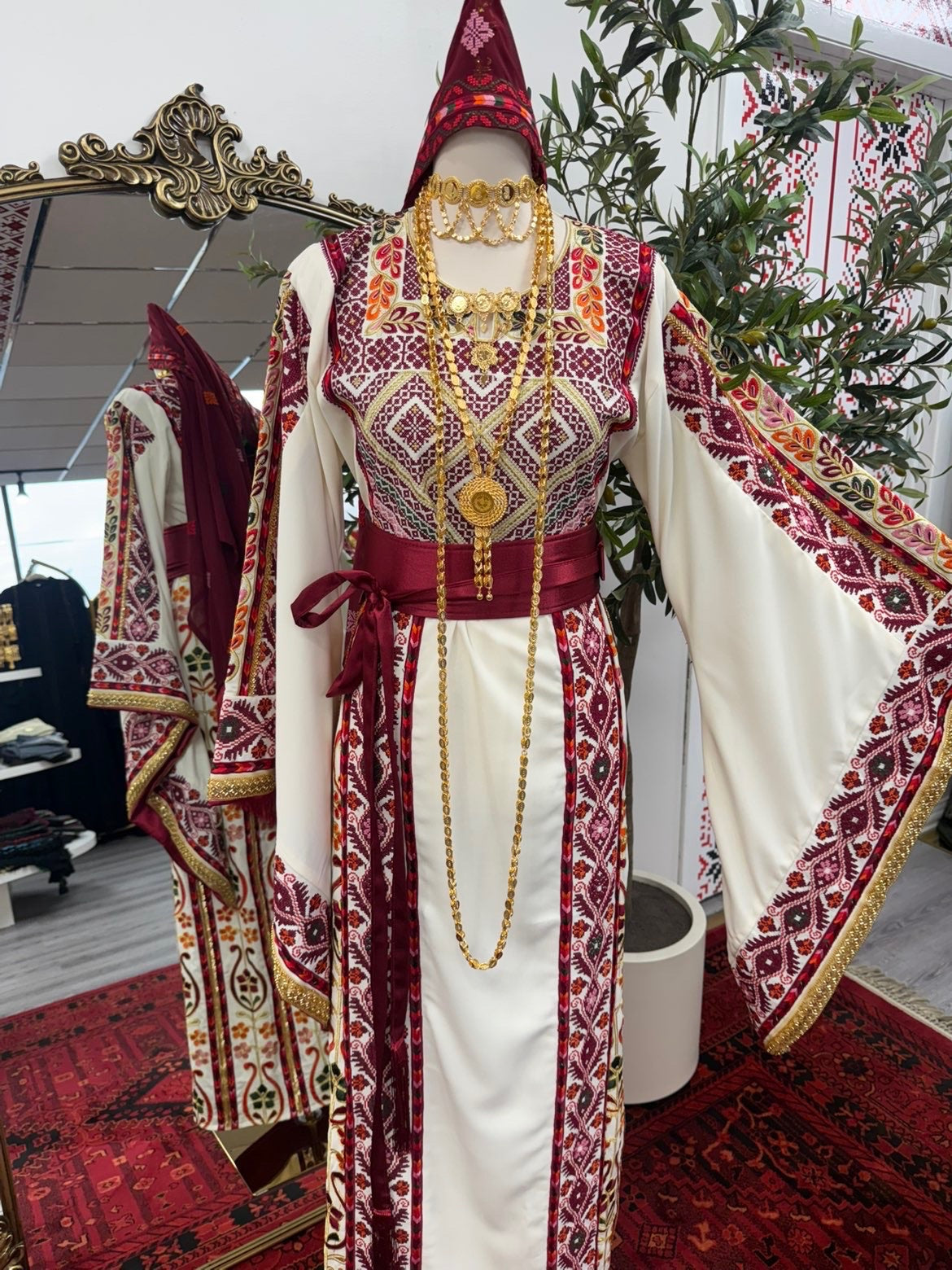 Long sleeve heavy thobe with beads