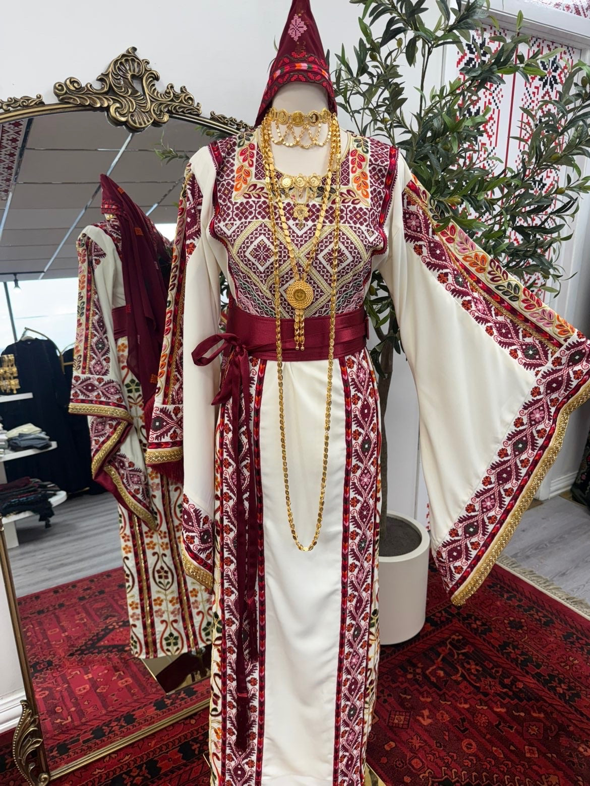 Long sleeve heavy thobe with beads