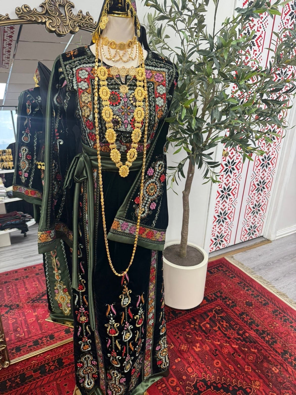 Black and green velvet malaka