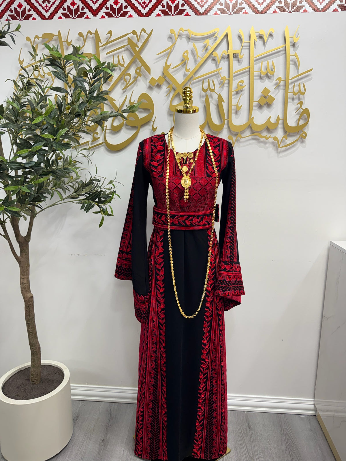 Black n Red Zeytoon Thobe